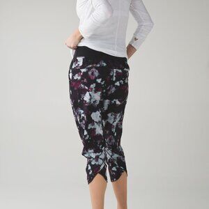 NEW Lululemon Tranquil Crop Kara Blossom Multi / Black size 6